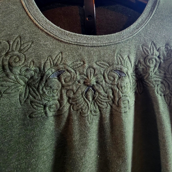 TORRID Floral/Skull Embroidered Design Crewneck Sweatshirt - Picture 3 of 13